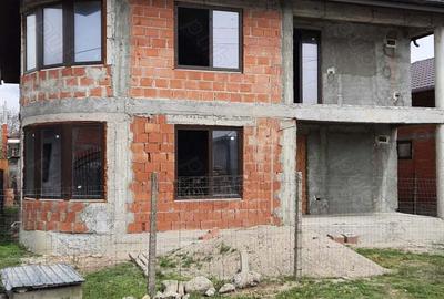 Casă cu 4 camere cu Teren 300 Mp în Căpățânești - 1