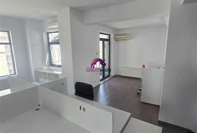 Penthouse cu 4 camere decomandat, mobilat în Central - 8