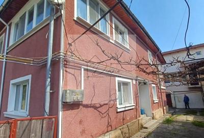 Casă cu 9 camere cu Canalizare în Noua - 2