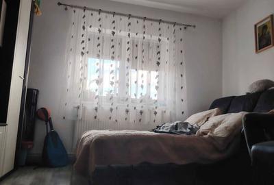 Apartament cu 3 camere decomandat în Central - 1