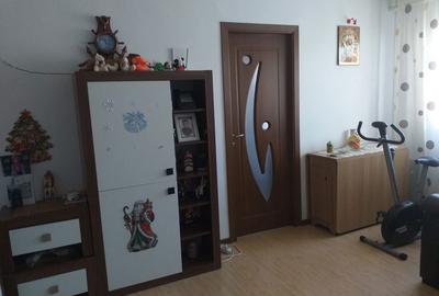 Apartament cu 2 camere semidecomandat în Micro 5 - 6