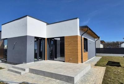 Casă cu 4 camere cu Teren 500 Mp în Balotești - 2