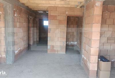 Casă cu 4 camere decomandat în Calbor - 7