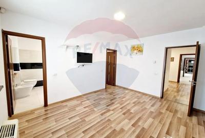 Casă cu 4 camere cu Teren 1065 Mp în Preajba - 8