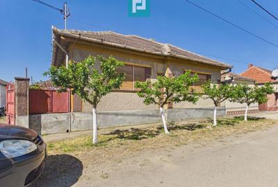 Casă individuală cu 4 camere cu Teren 1413 Mp în Girișu de Criș