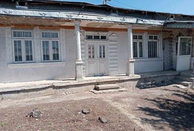 Teren intravilan, 25 ari cu casa veche renovabila Teren intravilan, 25 ari cu casa veche renovabila - 1