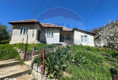 Casă cu 4 camere cu Teren 700 Mp în Chiojdu - 1