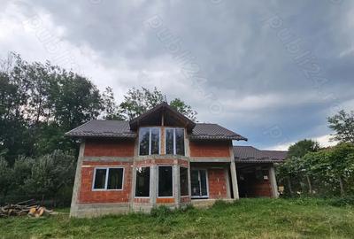 Casa noua la ro?u, 231mp, teren 1067mp, garaj - 5