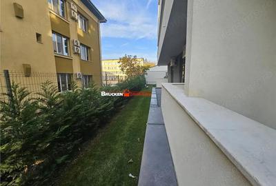 Spațiu comercial, de 261 mp, în Central - 8