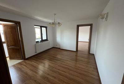 Casă cu 4 camere în Central - 4