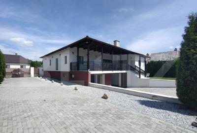 Casă cu 4 camere cu Teren 2800 Mp în Satu Nou - 2