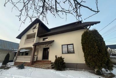Casă cu 8 camere cu Teren 1500 Mp în Burdujeni