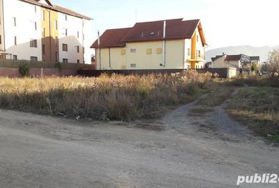 Teren de 978 mp, în Tractorul - 7