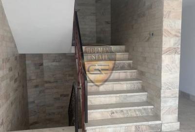 Vila central Eforie Nord , 12 dormitoare, 12 bai, living, bucatarie - 6