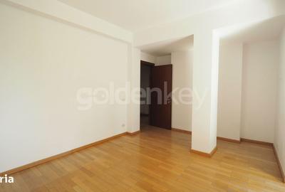 Casă cu 7 camere cu Teren 280 Mp în Central - 13