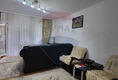 Vanzare ap 3 camere 2 bai etaj 1 complet decomandat  zona Miorita - 2