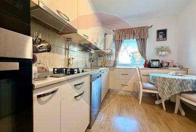 Apartament cu 3 camere de vanzare loc de parcare si teren Constanta - 4