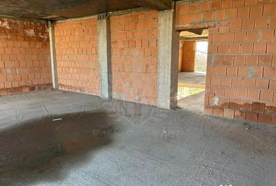 Casă cu 6 camere cu Teren 1600 Mp în Târgșoru Vechi - 11