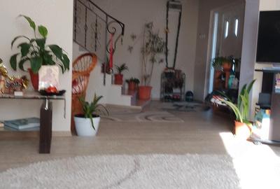 Casă cu 6 camere cu Teren 700 Mp în Albota - 2