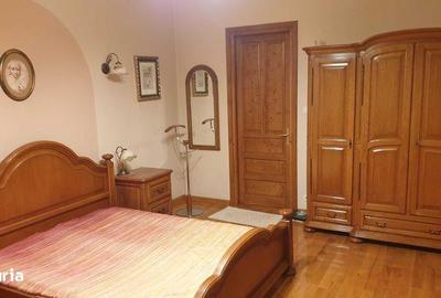 Casă cu 4 camere cu Teren 260 Mp în Central