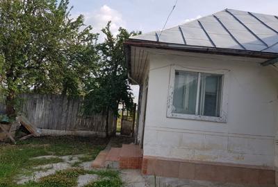 Teren 1000 mp si casa batraneasca-central comuna Vanatori-Vrancea.Comision 0% - 3