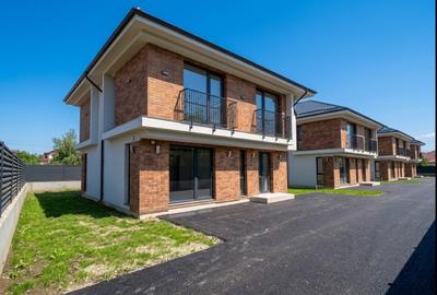 Casă individuală cu 4 camere cu Canalizare în Otopeni