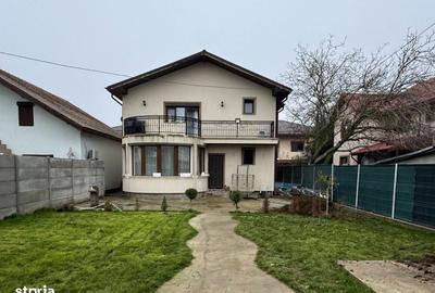 Casă cu 4 camere cu Canalizare în Tunari