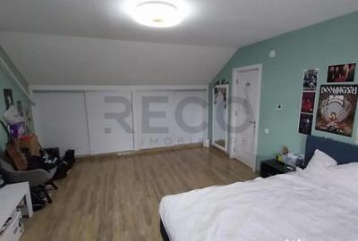 Casă cu 7 camere cu Teren 2203 Mp în Sântion - 9