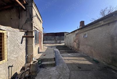 Casă cu Teren 490 Mp în 23 August - 1