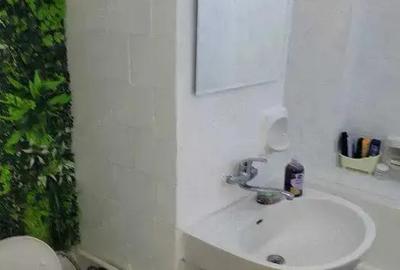 Apartament cu 3 camere semidecomandat în Inel II