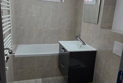 De vanzare apartament 3 camere - 2