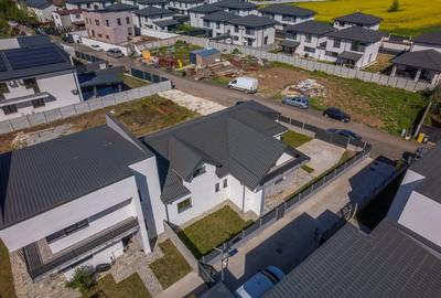 Casă individuală cu 8 camere cu Canalizare în Domnești - 37