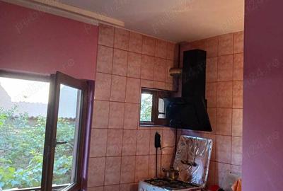 Casă cu 6 camere în Traian - 2
