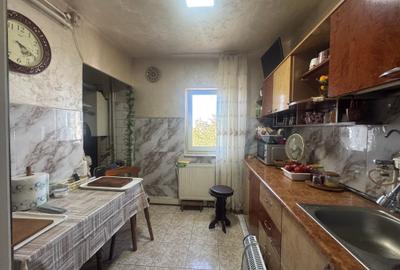 3 cam, 72 mp, 2 bai, 2 balcoane, etaj 4 cu acoperis, str. Arcului - 5