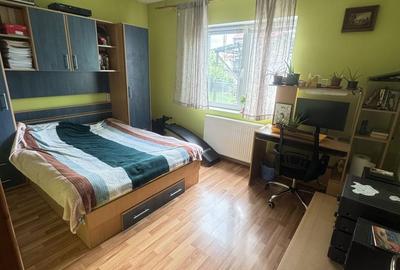 Casă individuală cu 6 camere cu Canalizare în Km 5 - 8