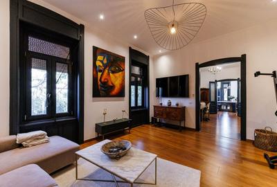 Casa cu Personalitate – Un Amestec Fascinant de Stil Istoric și Contemporan - 1