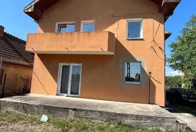 Casă cu 5 camere cu Teren 1500 Mp în Central - 1