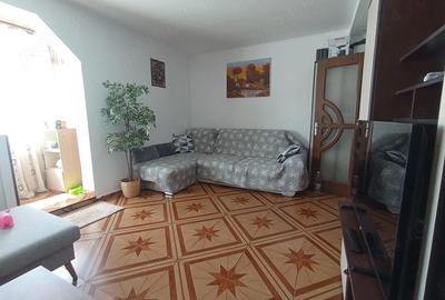 Apartament cu 3 camere decomandat în Titan - 2