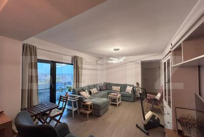 Apartament cu 4 camere semidecomandat în 1 Mai
