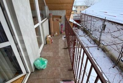 Casa de 284 mp, impartit in 3 apartamente, teren 503 mp, Gri - 19