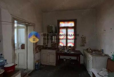 Casa + teren spa?ios de vanzare Girov - 8