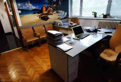 Apartament 3 cam  sau spatiu com cu balcon stradal pe Sos Stefan cel Mare - 11