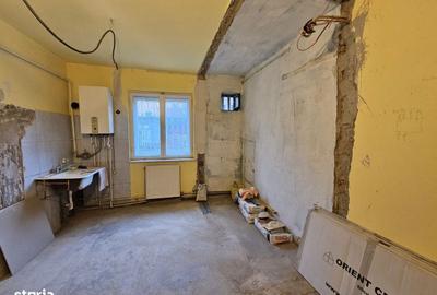 Apartament cu 2 camere semidecomandat în Gojdu