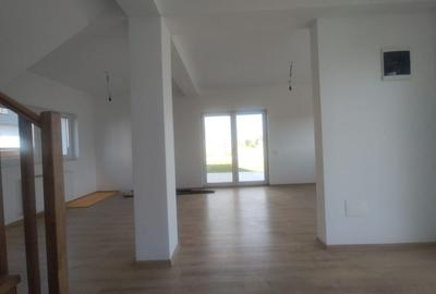 Duplex cu 4 camere cu Canalizare în Sud-Est - 5