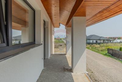 Casa moderna, la cheie, in Cristian - Str. Carpati - 32