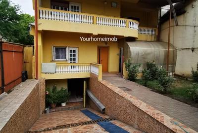 Casă cu 6 camere în Rovine