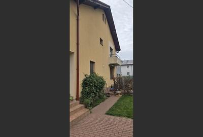 Casă cu 8 camere cu Canalizare în Aradului - 2