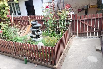 Proprietar vand casa individuala cu curte comuna, compusa din 3 camere, situata in zona Mehala - 5