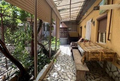 Casă cu 4 camere cu Teren 265 Mp în Central - 2