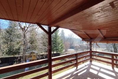 Casă cu 4 camere cu Teren 1300 Mp în Central - 2